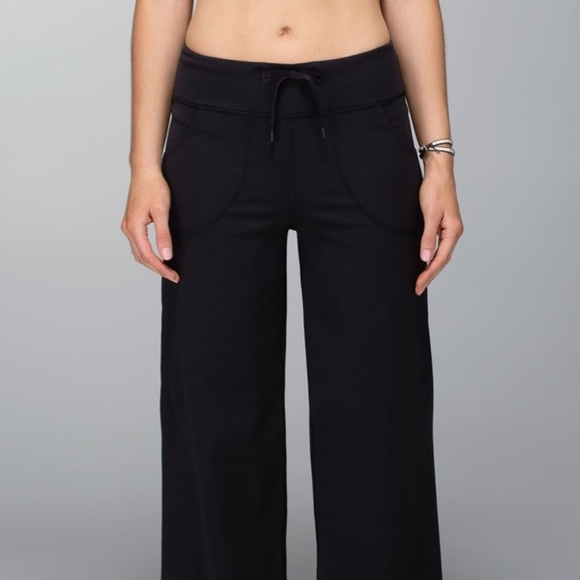 lululemon athletica Pants - EUC Lululemon Black Still Pants- Size 6